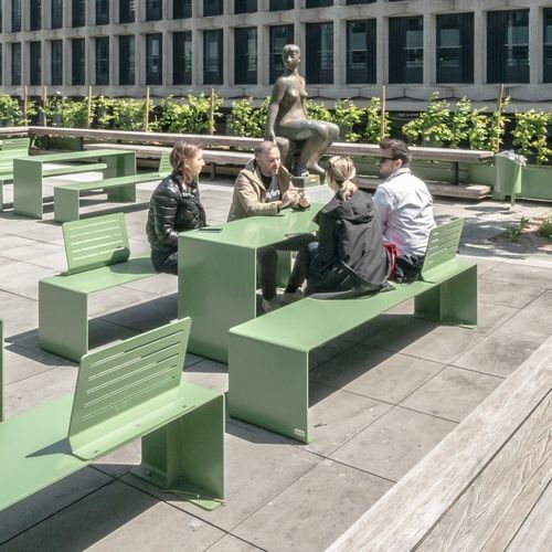 Conjunto de mesa e bancos contemporâneo - BAND - Escofet - em chapa de aço / em aço galvanizado / para ambiente externo