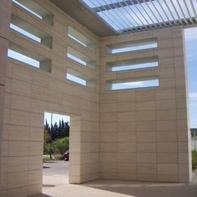 Revestimento de fachada em painéis - REV&rsquo;PROJECT SEMI RIJO - LUSOROCHAS NATURAL STONE - em pedra natural / vertical / liso