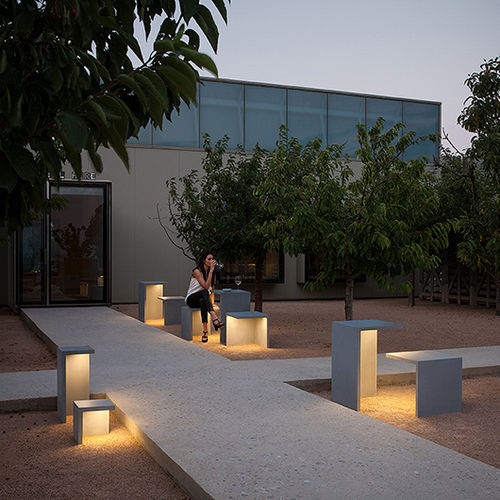 Luminária de chão sem pé - Empty - VIBIA LIGHTING - em concreto / contemporânea / sem fio