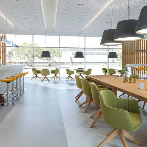 Mesa contemporânea - LIMEIS5 - Interstuhl Büromöbel GmbH & Co. KG - em laminado melamínico / em material plástico / com base em aço