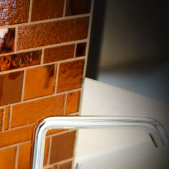 Placas de revestimento em vidro - METROPOLIS AMBER - Trend - polida / para ambiente interno / de piso