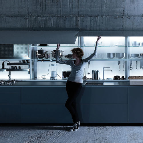 Estante modular - New Logica  - VALCUCINE - contemporânea / em vidro / para cozinha