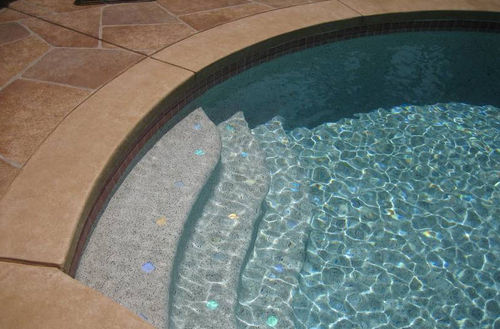Escada reta - Aquarama Aquatech - com degraus em pedra / com estrutura em concreto / para ambiente externo