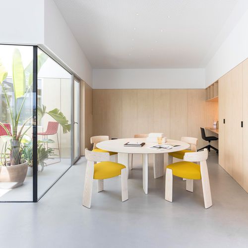 Mesa contemporânea - Oru  - Andreu World - em carvalho / em carbono / com base em carvalho