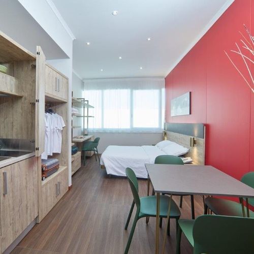 Cama de casal - MOBILSPAZIO S.r.l - contemporânea / com cabeceira / com iluminação embutida