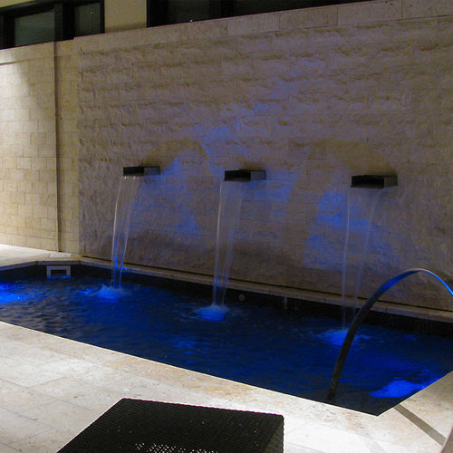 Cascata para piscina - Bradford Products LLC