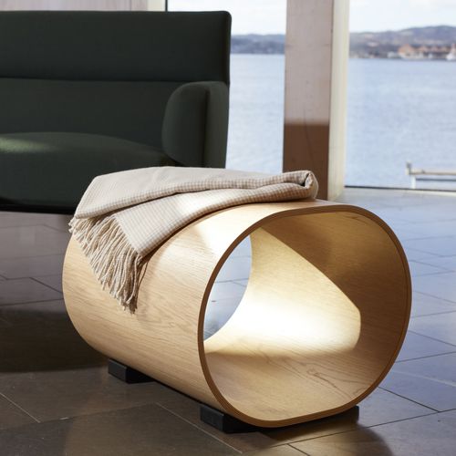 Banqueta de design original - LOG - Swedese Möbler - em carvalho / em madeira maciça / de Naoto Fukasawa