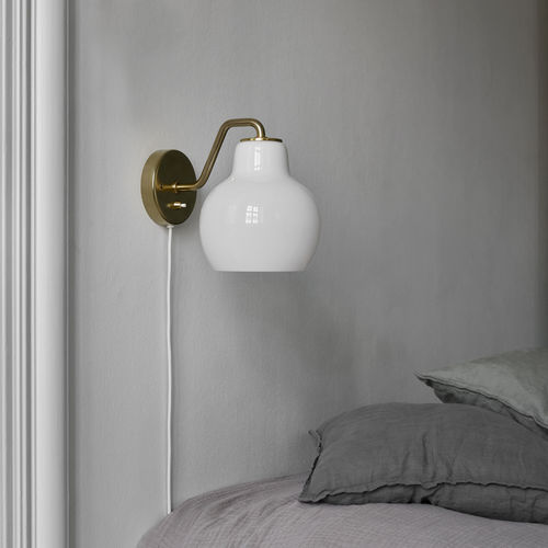 Arandela contemporânea - VL RING CROWN - Louis Poulsen - para ambiente interno / em latão polido / em vidro soprado