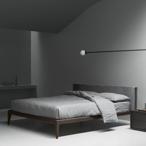 Cama de casal - FAIR - md house - contemporânea / com cabeceira estofada / em tecido