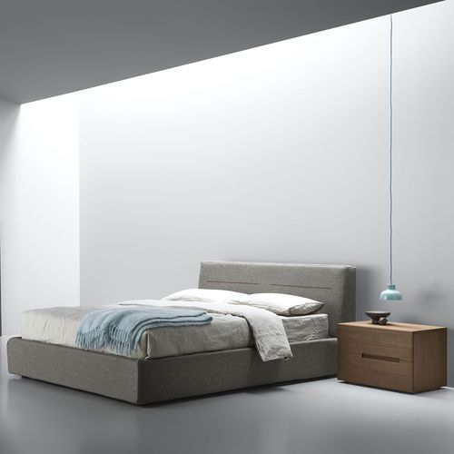 Cama de casal - SKIRT - md house - contemporânea / estofada / com cabeceira