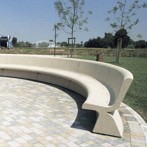 Banco para espaço público contemporâneo - ROND&Ograve; - Calzolari - em concreto / em pedra reconstituída / com encosto