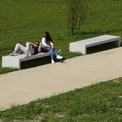 Banco para espaço público contemporâneo - ANDROMEDA LARGE - Calzolari - em concreto / em pinho / em madeira exótica