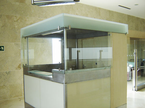 Painel de vidro temperado - LUXRAFF® STONE - SEVASA - laminado / translúcido / acetinado