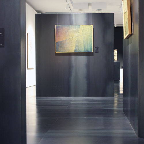Piso laminado outros materiais - PL01 INVISIBLE FLOOR - Planium - com sistema de encaixe / efeito de metal / para edifício de uso público