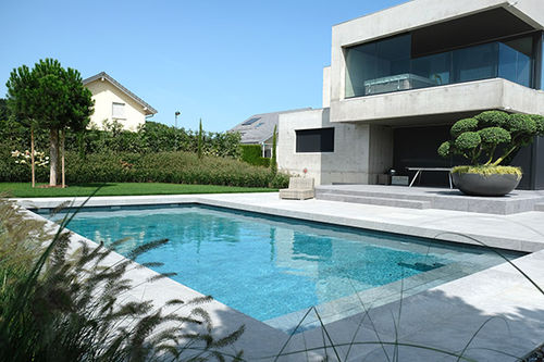 Piscina sob medida - PISCINE MAISON CUBIQUE  - PISCINES CARRE BLEU - para ambiente externo / enterrada / em concreto