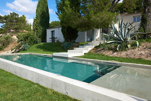 Piscina corredor de natação - PISCINE BETON BRUT AIX EN PROVENCE - PISCINES CARRE BLEU - sob medida / para ambiente externo / semienterrada