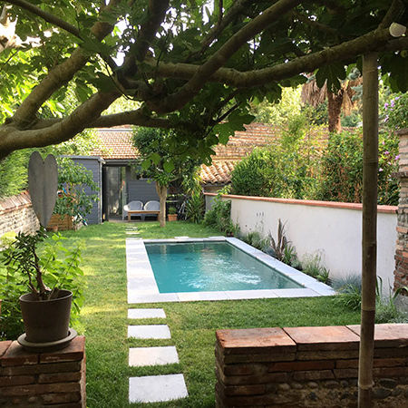 Piscina sob medida - PETIT JARDIN AVEC PISCINE TOULOUSE - PISCINES CARRE BLEU - para ambiente externo / enterrada / em pedra
