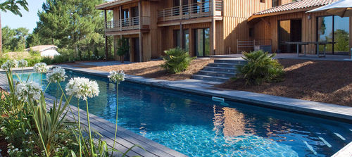 Piscina em kit integral - PLAGE BOIS - PISCINES CARRE BLEU - corredor de natação / para ambiente externo / enterrada