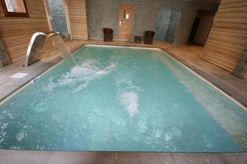 Piscina interna - HÔTEL LES 7 LAUX - PISCINES CARRE BLEU - enterrada / em concreto