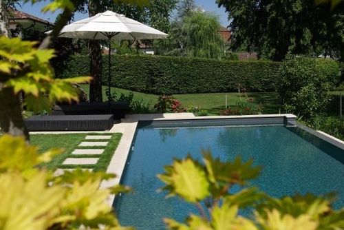 Piscina com transbordo - SUISSE - PISCINES CARRE BLEU - para ambiente externo / enterrada / em concreto