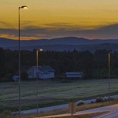 Poste de iluminação pública - KAOS - AEC Illuminazione - contemporâneo / em alumínio fundido / em aço inoxidável