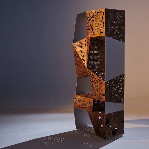 Estante contemporânea - RIDDLED TOTEM - CASAMANIA HORM - em alumínio pintado / com folheado de madeira / com compartimento de arrumação