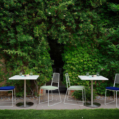 Mesa de lanchonete contemporânea - T1  - CASAMANIA HORM - em madeira / com base em aço / quadrada