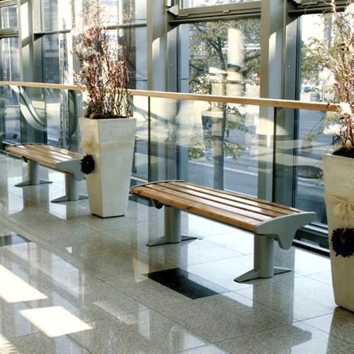 Banco para espaço público contemporâneo - LA6    - F.P.H. Art Metal Sp.J. - em madeira / em aço galvanizado / para escola