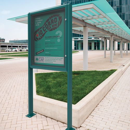 Painel informativo com pés altos - SIRYA - CITY DESIGN - de parede / para ambiente externo / publicitário