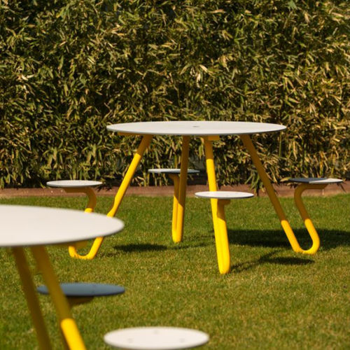 Conjunto de mesa e bancos contemporâneo - ZOID R - CITY DESIGN - em aço galvanizado / em HPL / para jardim