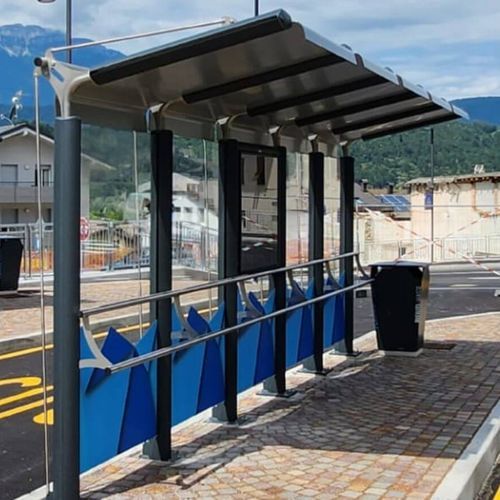 Abrigo de ônibus em alumínio - YCARO - CITY DESIGN - em aço inoxidável / com banco / de LED