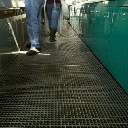 Grade de piso em aço galvanizado - SELF-COLOUR - GRIDIRON S.P.A. - Unipersonale - para passarela / para passarela industrial / antiderrapante