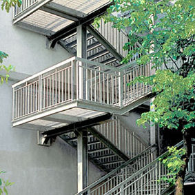 Grade de piso em aço inoxidável - STAIRTREADS - GRIDIRON S.P.A. - Unipersonale - em chapa / para degrau de escada / balaústres
