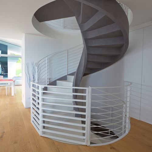 Escada em caracol - ELI CA 06 - RIZZI - com degraus em madeira / com estrutura em concreto / da linha residencial