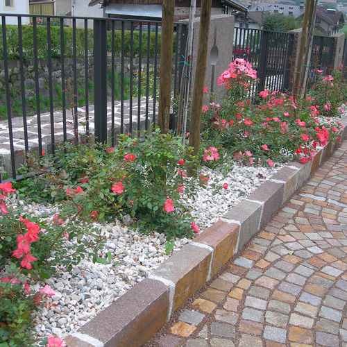 Borda de jardim - CONSORZIO CAVATORI PRODUTTORI PORFIDO SOC. COOP. - de proteção / em pedra / linear