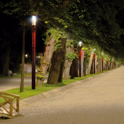 Poste balizador de iluminação para espaços públicos - KORNER - GROUPE RAGNI - contemporâneo / em policarbonato / LED RGB