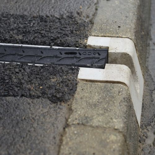 Protetor de cabo em concreto de resina - EV POWER CHANNEL - ACO - para ambiente externo / para espaços públicos