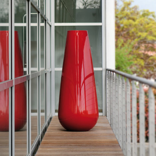 Vaso de jardim em polietileno - BUBA - PLUSt COLLECTION - cônico / com iluminação / da linha residencial