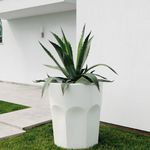 Vaso de jardim em polietileno - CUBALIBRE - PLUSt COLLECTION - cônico / com iluminação / da linha residencial