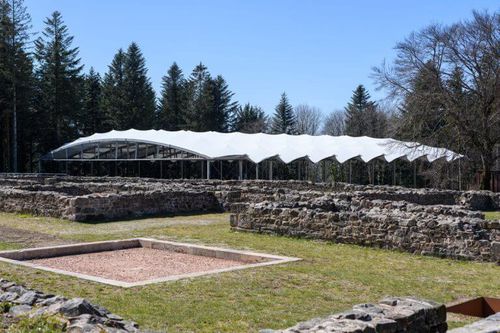 Estrutura tensionada com estrutura metálica - SAINT-LEGER-SOUS-BEUVRAY - SMC2 - para cobertura / para espaço público