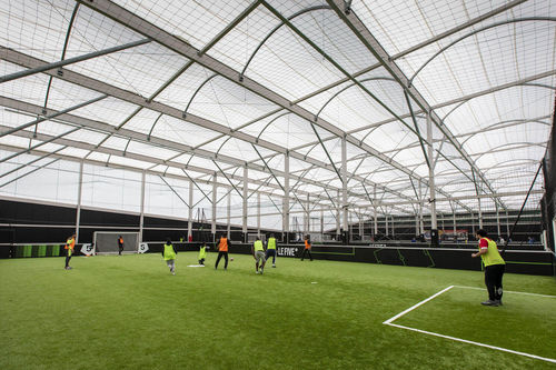 Estrutura tensionada com estrutura metálica - LE FIVE LA COURNEUVE - SMC2 - para cobertura / para campo ou quadra esportiva