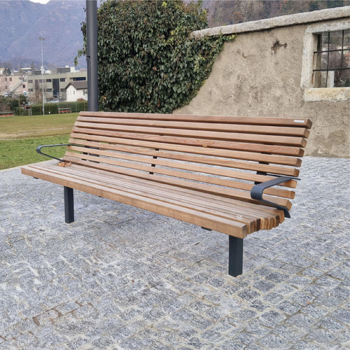 Banco para espaço público contemporâneo - MEYRIN - METALCO - em aço pintado / em madeira / com encosto