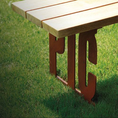 Conjunto de mesa e bancos contemporâneo - PIC NIC - METALCO - em chapa de aço / em madeira maciça / em aço pintado
