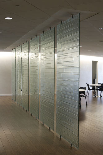 Painel de vidro decorado - BOARDS - BermanGlass - texturizado / translúcido / para parede divisória