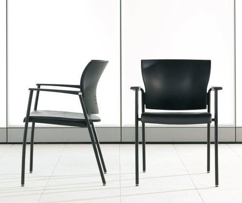 Cadeira para interlocutor contemporânea - SAVERA - Teknion - para ambiente interno / em ébano / com 4 pés