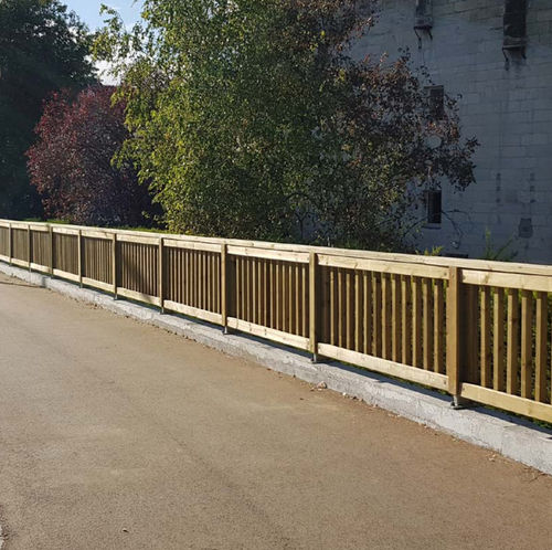 Guarda-corpo em pinho - SB22  - Rondino - com barras / para ambiente externo / para ponte
