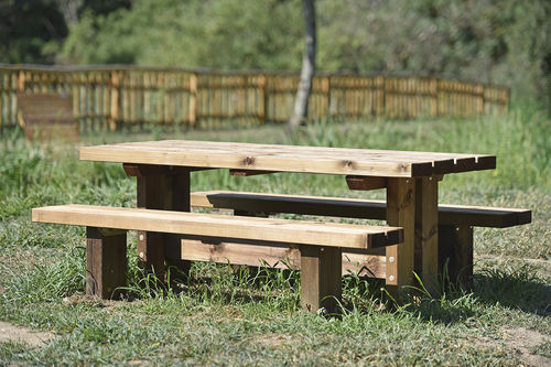 Mesa de piquenique contemporânea - 627 023 - Rondino - em pinho / com base em pinho / retangular