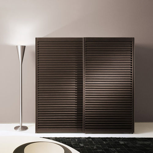 Guarda-roupa contemporâneo - AMADO - Emmebi Industria Mobili - em nogueira / em madeira maciça / com portas de correr