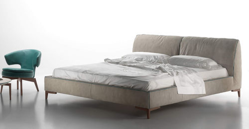 Cama de casal - KONG NIGHT - Gamma Arredamenti International - contemporânea / estofada / com cabeceira estofada
