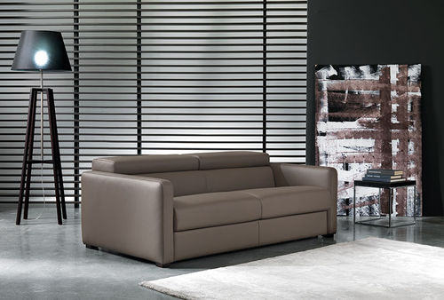 Sofá-cama - VERSUS - Gurian - contemporâneo / em couro / com encosto para cabeça